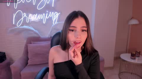 Dolcie  online show from January 15, 1:41 pm