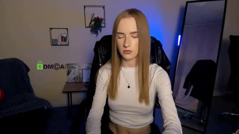 doll_vey online show from September 26, 8:17 pm