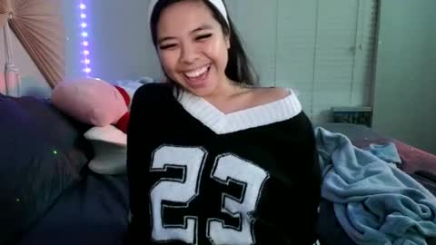 DOLLLFACE online show from January 18, 8:52 am