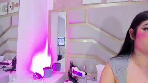 Snapshot of dollsweety chatting on October 10, 10:25 pm Dollsweety online show from October 10, 10:25 pm
