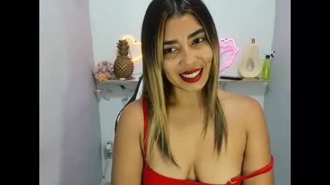 dona_tella online show from April 14, 6:41 pm