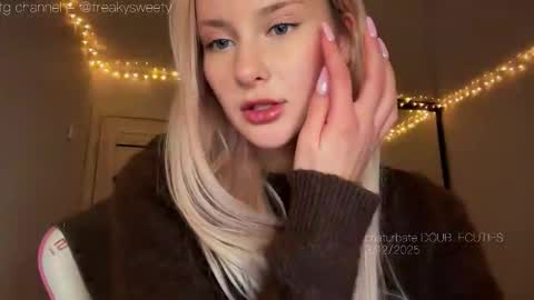 Lana  Eva  dont forget to give us a thumb up online show from December 3, 3:03 pm