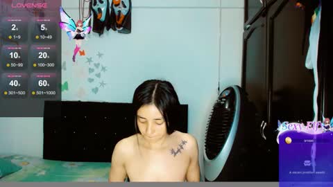 Snapshot of dream__girls69944 chatting on December 17, 10:23 am sharon online show from December 17, 10:23 am