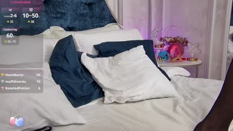 Snapshot of dream_blonde_ chatting on December 11, 2:09 am Maria online show from December 11, 2:09 am