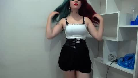 Snapshot of dream_caster_ chatting on October 22, 2:33 pm dream caster online show from October 22, 2:33 pm