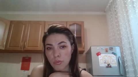 dream_petal_ online show from April 25, 1:41 pm