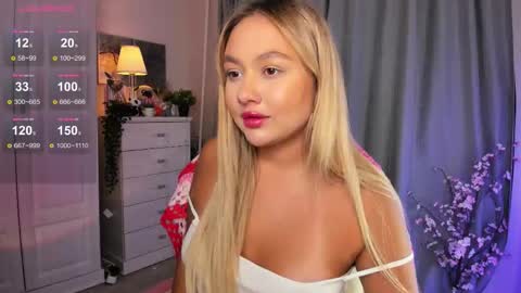 Snapshot of dreamaise chatting on October 10, 4:23 pm  Mary   pvt open    use pink and blue app lovense online show from October 10, 4:23 pm