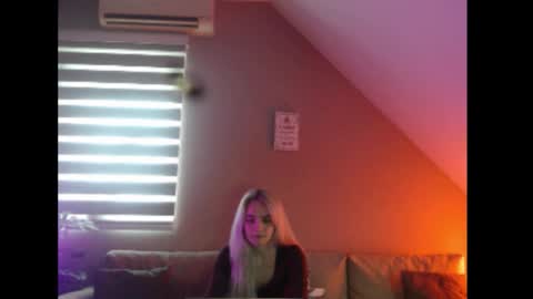 A girl online show from January 13, 8:40 am