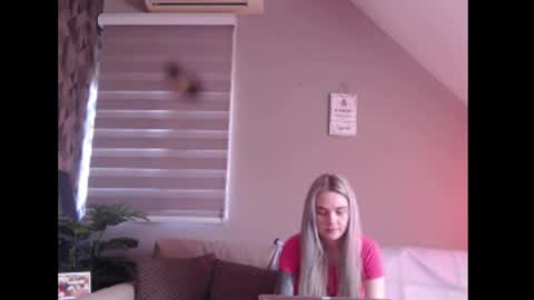 A girl online show from February 27, 8:25 am