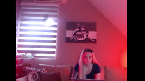 A girl online show from December 1, 7:56 am