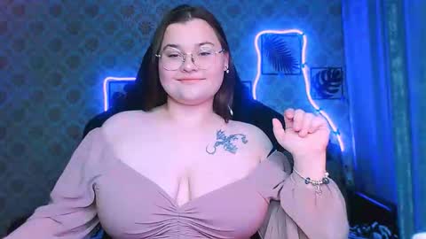 dreamforyoue2 online show from February 11, 10:00 pm