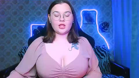 dreamforyoue2 online show from December 3, 6:10 pm