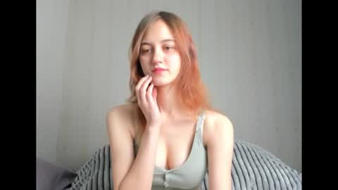 dreamy_pollyyy online show from December 19, 3:54 am