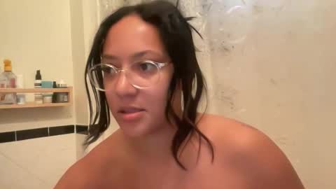 RIRI OR DREAMY online show from February 24, 3:43 pm