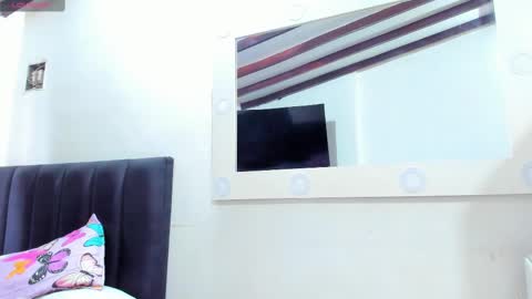 Snapshot of dulce_acosta chatting on February 22, 10:26 pm Dulce online show from February 22, 10:26 pm