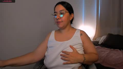 Snapshot of dulce_brithany chatting on October 15, 6:10 pm dulce brithany online show from October 15, 6:10 pm