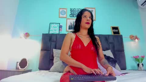 Snapshot of dulceaurora_ chatting on February 25, 2:47 am DULCE AURORA online show from February 25, 2:47 am