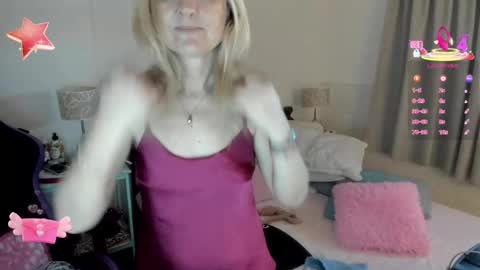 Snapshot of dulcejulia chatting on October 12, 9:39 pm Sweetnina online show from October 12, 9:39 pm