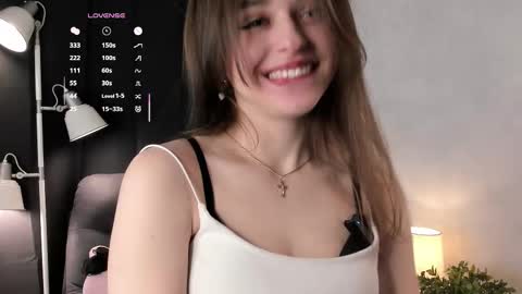 Snapshot of earlenebigge chatting on October 1, 1:43 am Kriss online show from October 1, 1:43 am
