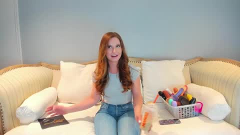 Snapshot of eatmygingersnapps chatting on February 10, 3:32 pm Allison online show from February 10, 3:32 pm