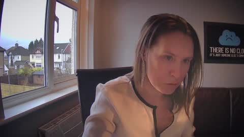 Nadia Ferreira  online show from February 19, 10:26 am