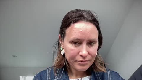 Nadia Ferreira  online show from November 3, 9:46 am