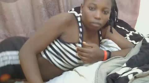Snapshot of ebony_hearts chatting on October 19, 12:40 pm lynne online show from October 19, 12:40 pm