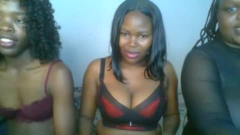 Snapshot of ebony_meeky chatting on October 19, 6:54 pm ebony_meeky online show from October 19, 6:54 pm