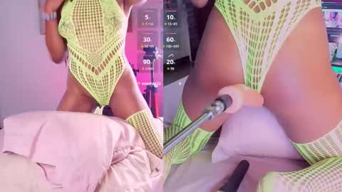 Snapshot of ebony_skyee chatting on October 1, 2:22 pm SKYE online show from October 1, 2:22 pm