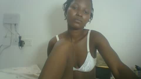 Snapshot of ebonycutegal1996 chatting on February 10, 3:42 pm TRIZER online show from February 10, 3:42 pm