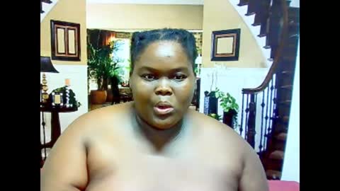 Snapshot of ebonyhotbuns4u2luv chatting on February 5, 6:35 am ebonyhotbuns4u2luv online show from February 5, 6:35 am