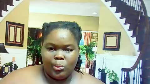 Snapshot of ebonyhotbuns4u2luv chatting on February 24, 6:25 am ebonyhotbuns4u2luv online show from February 24, 6:25 am
