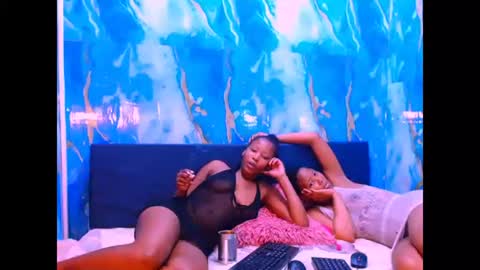 Snapshot of ebonypretty4u chatting on October 16, 10:51 am ebonypretty4u online show from October 16, 10:51 am