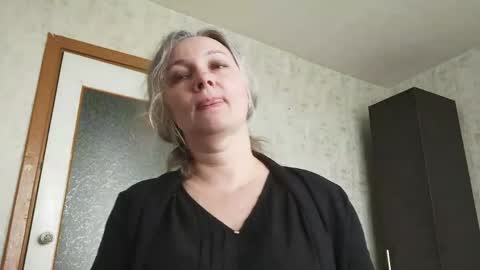 edithmanning online show from May 16, 7:11 am