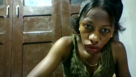 edwige770943 online show from May 3, 3:32 am
