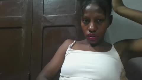 edwige770943 online show from May 17, 12:59 pm