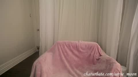 eevie online show from March 27, 5:53 am