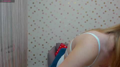 Snapshot of effyangel chatting on January 4, 5:37 am Effy online show from January 4, 5:37 am