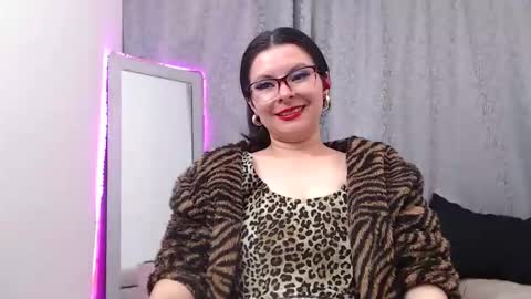 Snapshot of eileenqueen23 chatting on October 15, 4:31 pm Eileen online show from October 15, 4:31 pm