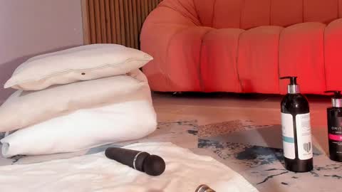 Snapshot of eilin_clio chatting on March 8, 7:51 pm Eilin online show from March 8, 7:51 pm