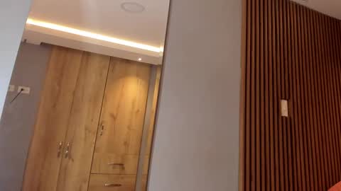 Snapshot of eilin_clio chatting on February 28, 12:31 pm Eilin online show from February 28, 12:31 pm