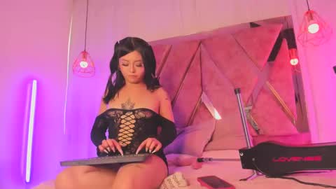 eimy online show from November 10, 5:52 pm