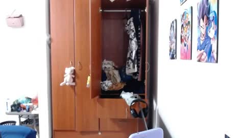 eimy_saenzz online show from April 25, 1:41 am