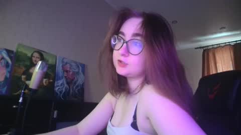 Snapshot of el_sweety chatting on February 17, 10:18 am If you like it when I meow give me a thumbs up online show from February 17, 10:18 am