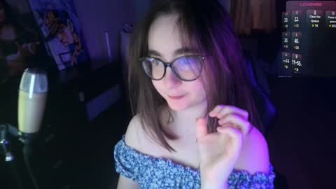 Snapshot of el_sweety chatting on January 10, 9:55 am If you like it when I meow give me a thumbs up online show from January 10, 9:55 am