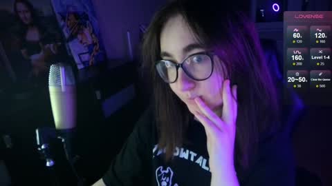 Snapshot of el_sweety chatting on January 8, 4:22 pm If you like it when I meow give me a thumbs up online show from January 8, 4:22 pm