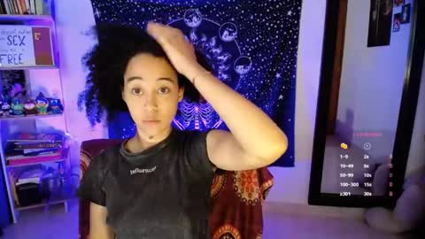 Ela  Help me reach 100 thumbs up online show from May 29, 2:42 am