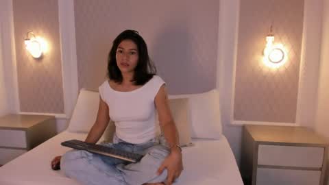 E L A I A online show from May 1, 12:19 pm