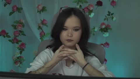 Your sweet girl online show from February 7, 7:27 pm