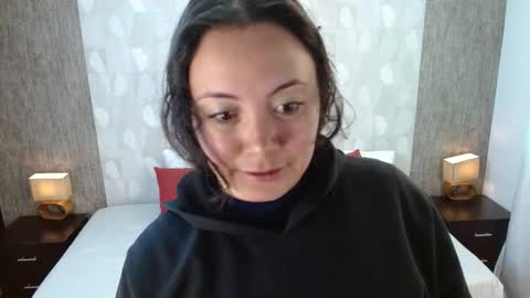 Im Ela online show from November 13, 11:20 am